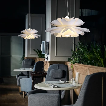Подвесная полилей във формата на стратифицирани акрилна цвете в скандинавския дизайн за кухня-трапезария, артистичен интериор, окачена лампа с led подсветка